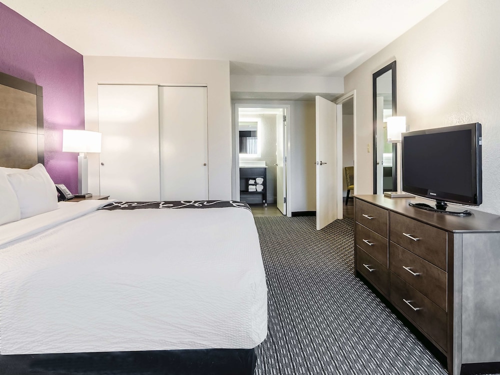 La Quinta Inn & Suites by Wyndham Myrtle Beach - N Kings Hwy 13/42