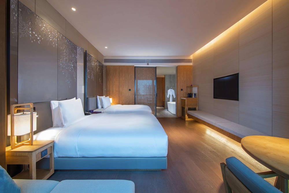 SCENIC, PREMIUM, 2 QUEEN BEDS