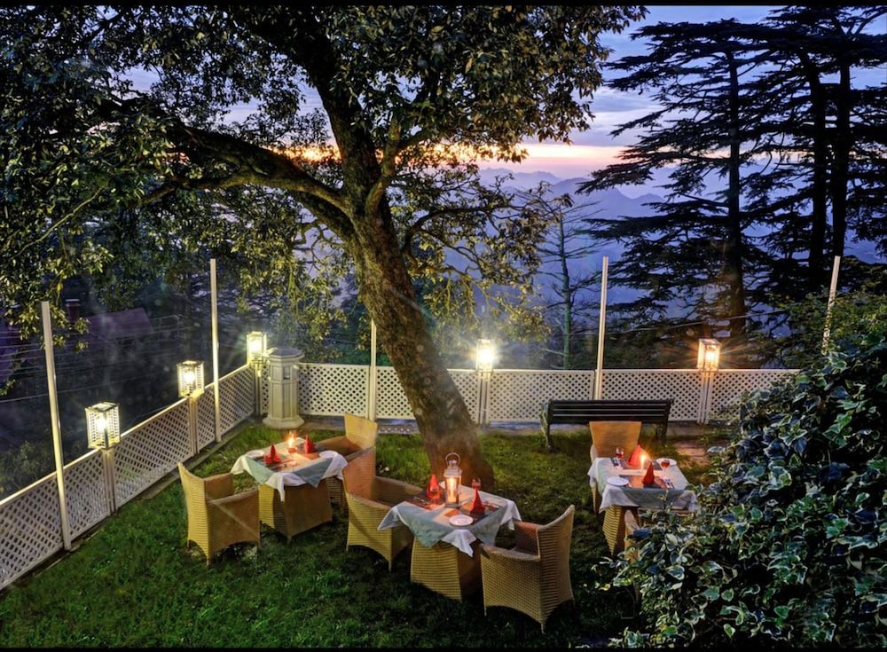 Summit Le-Royale Hotel 17/19
