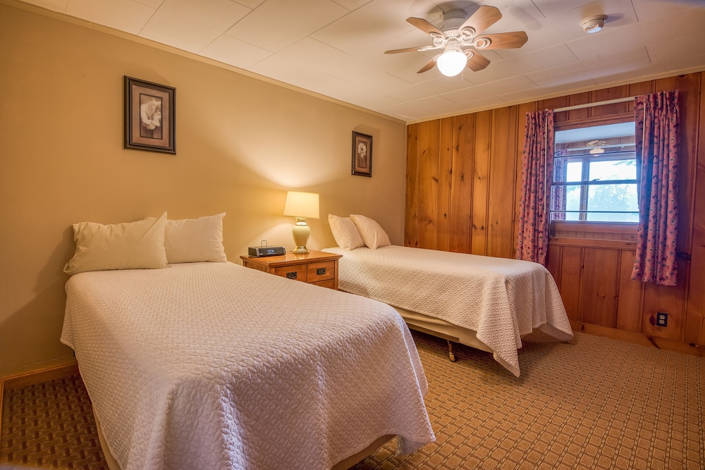3 Bedrooms, Queen and Twin Beds, 2 Trundle Beds, Island View