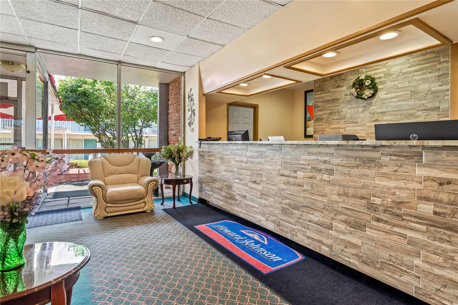 Howard Johnson By Wyndham Albany 6/43