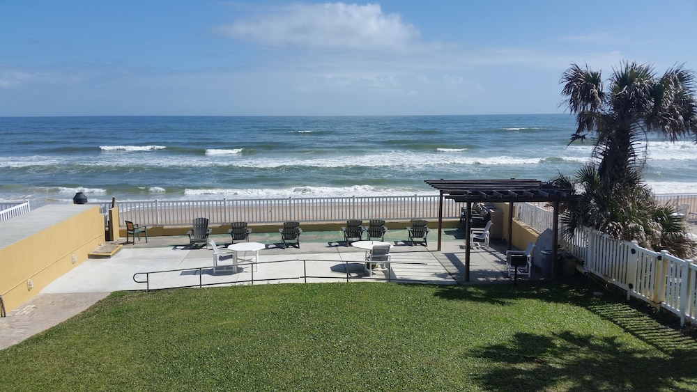 Driftwood Resort 64/70