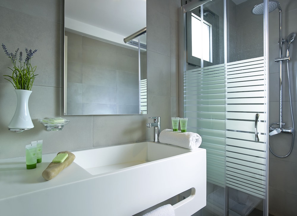 CHC Coriva Beach Hotel and Bungalows 32/75