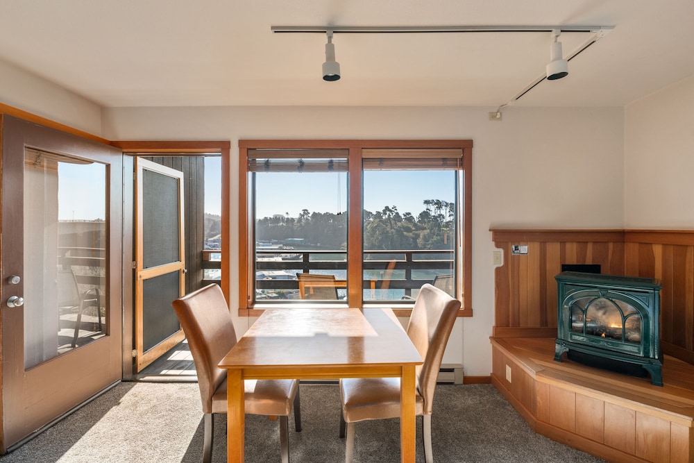 Harbor Lite Lodge 28/50