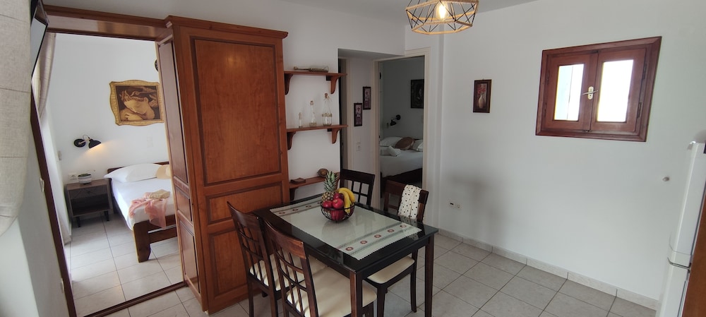 Kapetanos Rooms 3/50