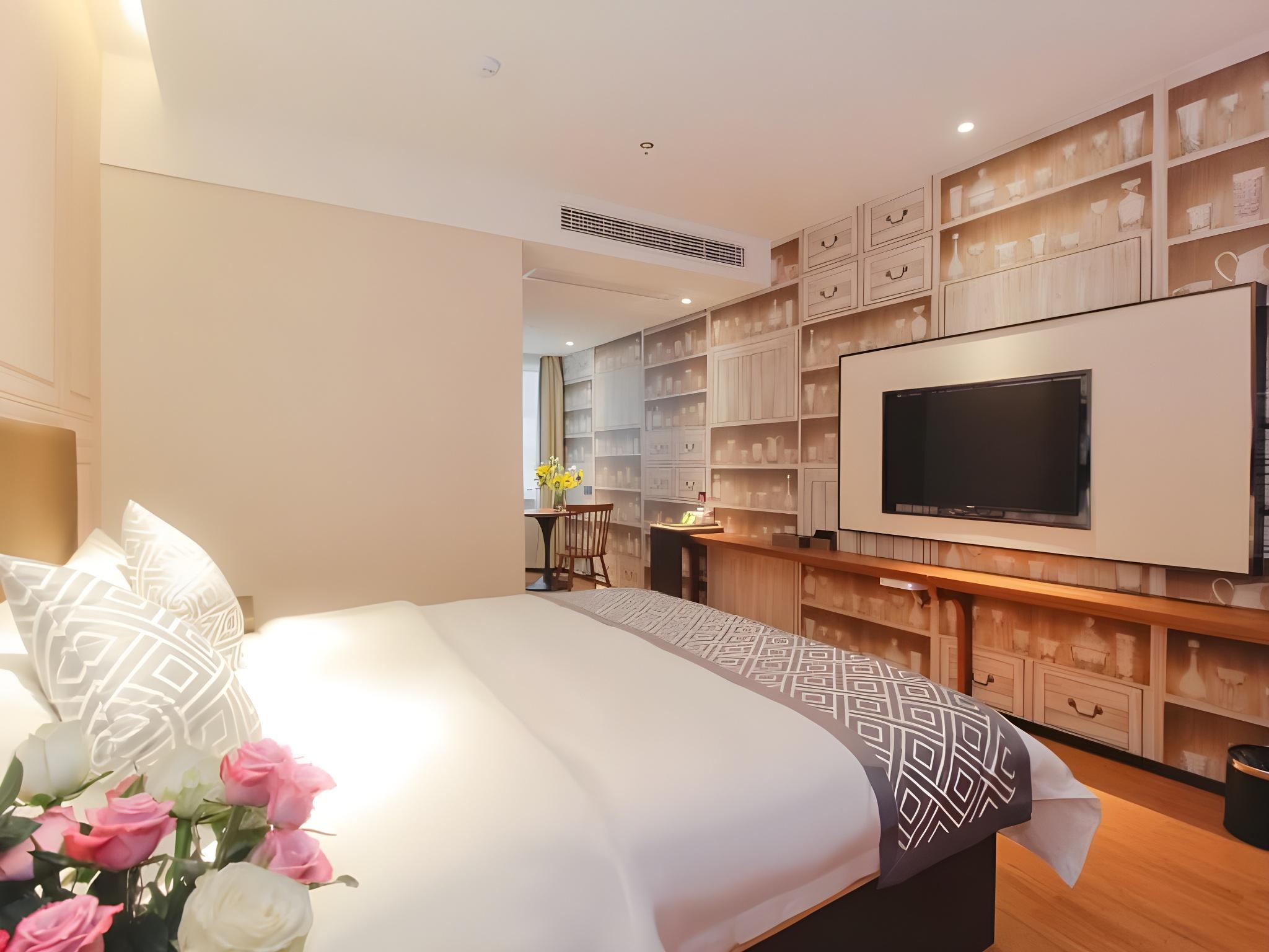 FEATURE, QUEEN BED