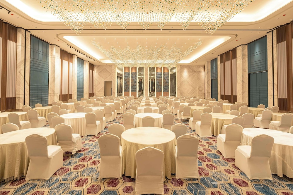 Radisson Resort Hatgad Saputara 63/74