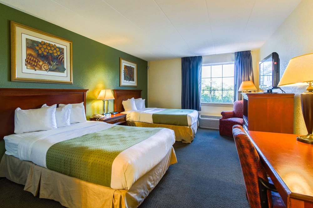 Quality Inn and Suites Conference Center West Chester 20/41