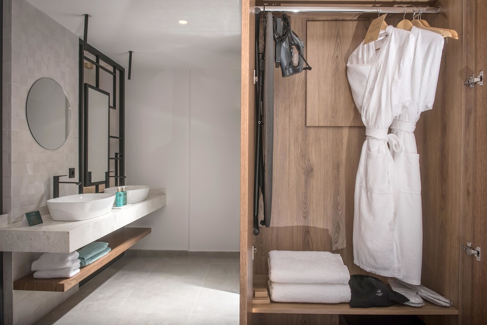 Noble Hotel Suites 48/50