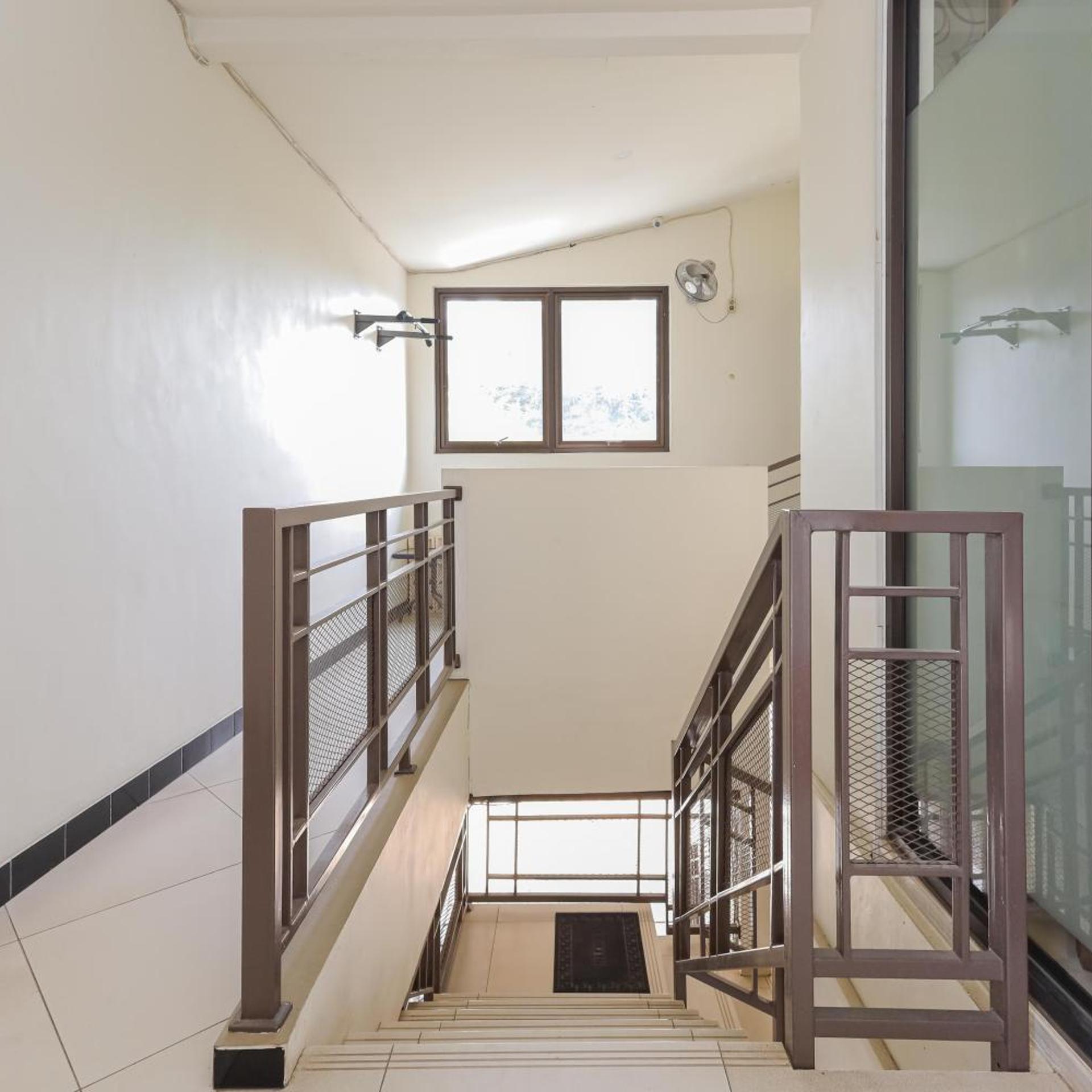 RedDoorz Syariah near Green Park Jatiwarna 25/50