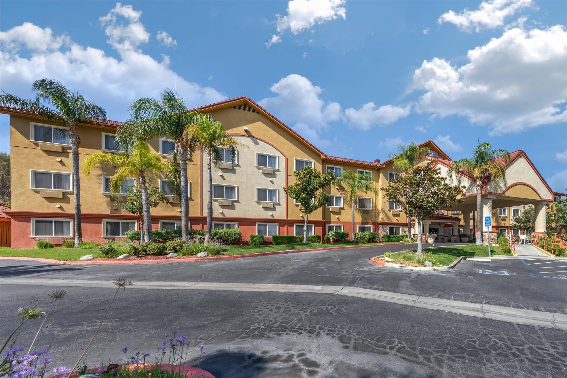 Comfort Suites Near Six Flags Magic Mountain 29/30