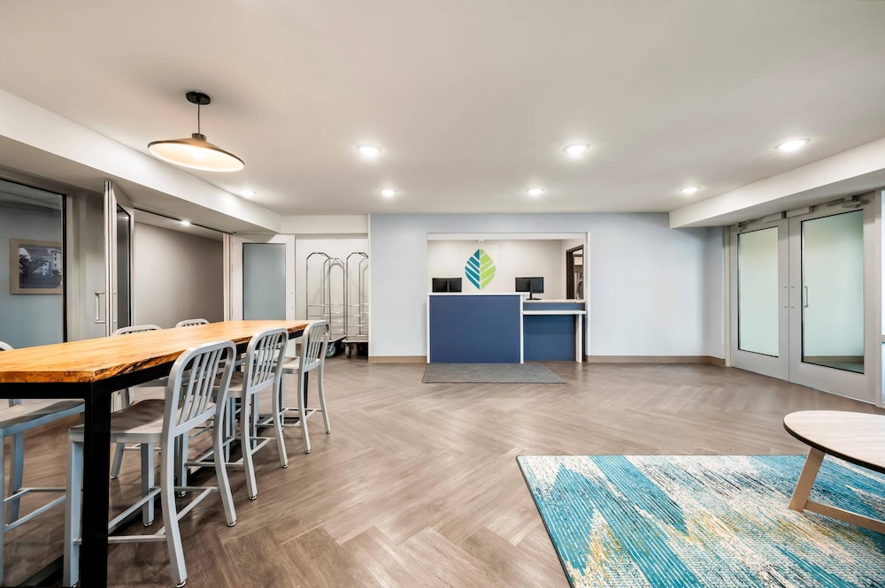WoodSpring Suites Baton Rouge Airport 48/65