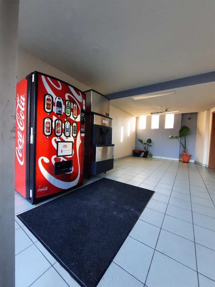 Americas Best Value Inn Moline 34/41