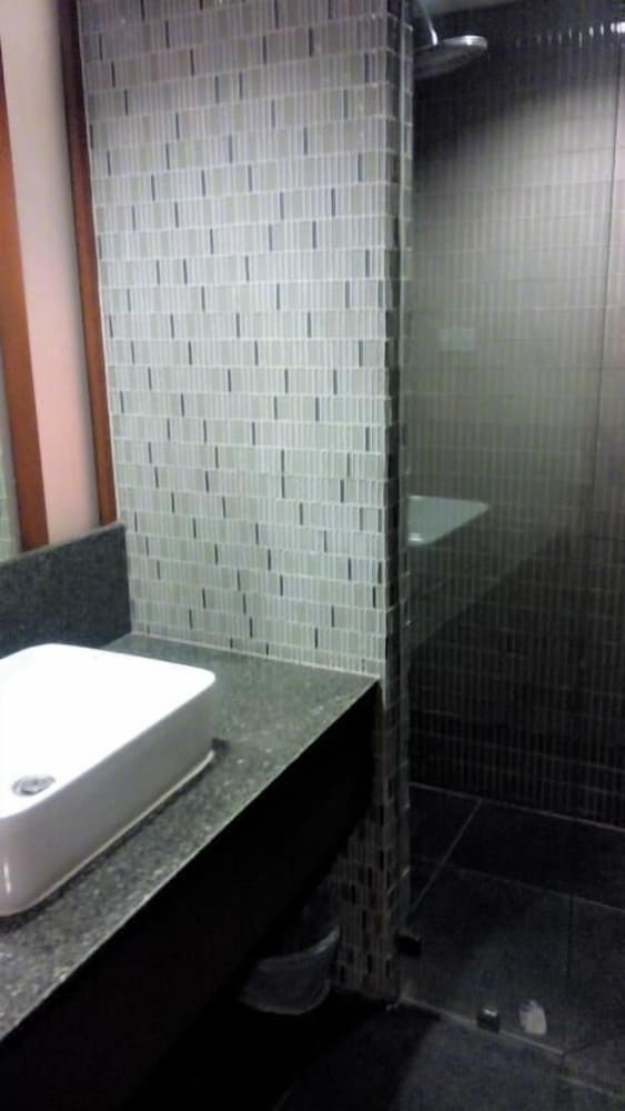 Asia Hotels Group (Poonpetch Hotel) 58/63