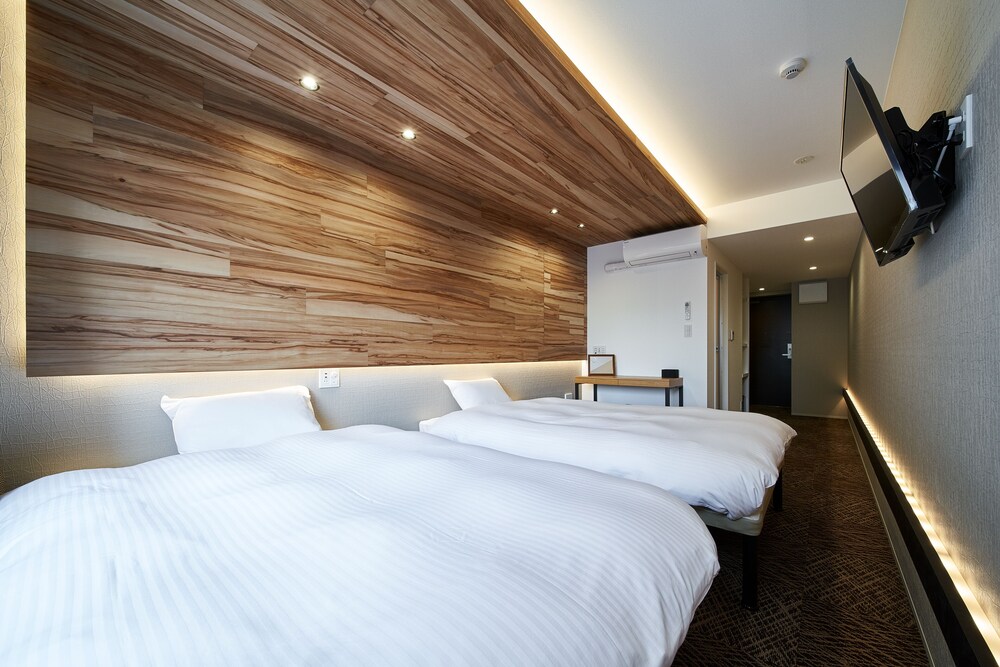 ROOM, TWIN BEDS, LARGE