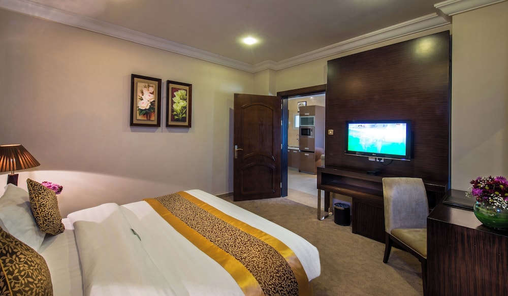 3 BEDROOMS, ROYAL, APARTMENT