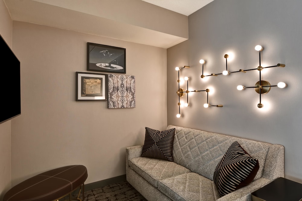Doubletree By Hilton Baton Rouge 23/44