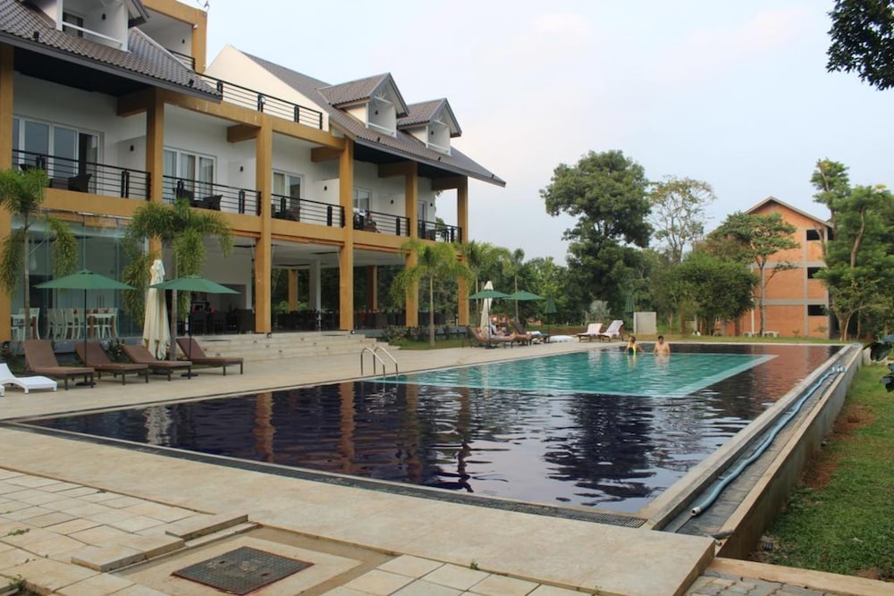 Cassandra Culture Resort in AVUDANGAWA