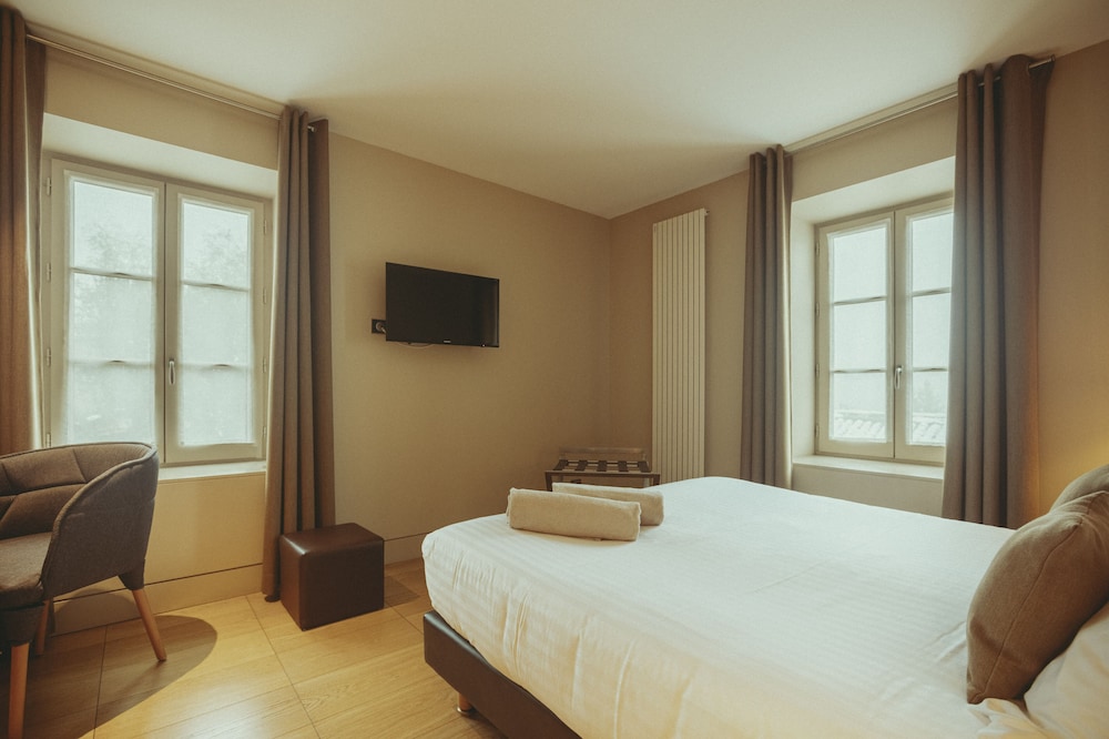 AUBERGE DE CLOCHEMERLE 11/54