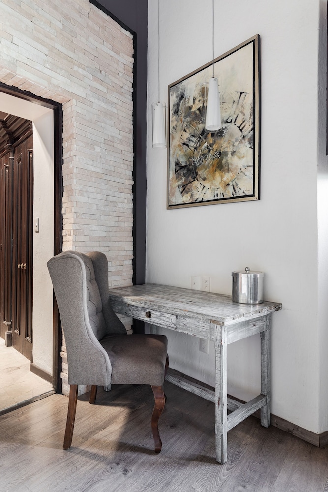 Meson de Santa Rosa Luxury Hotel 67/70