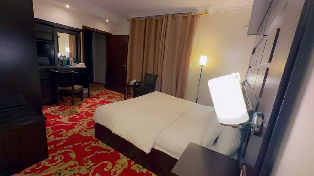 Sparr Hotel 23/66