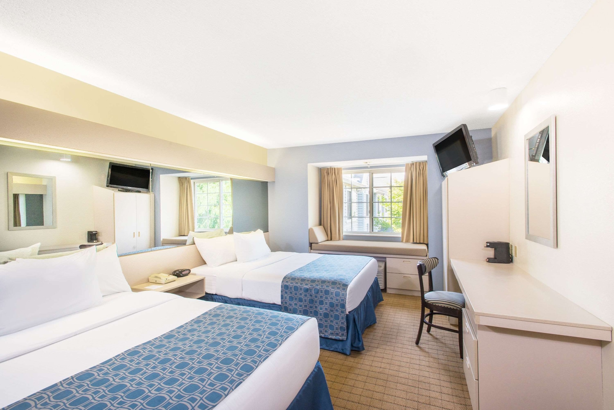غرفة بسريرين كوين، Microtel Inn & Suites by Wyndham Seneca Falls 2/4
