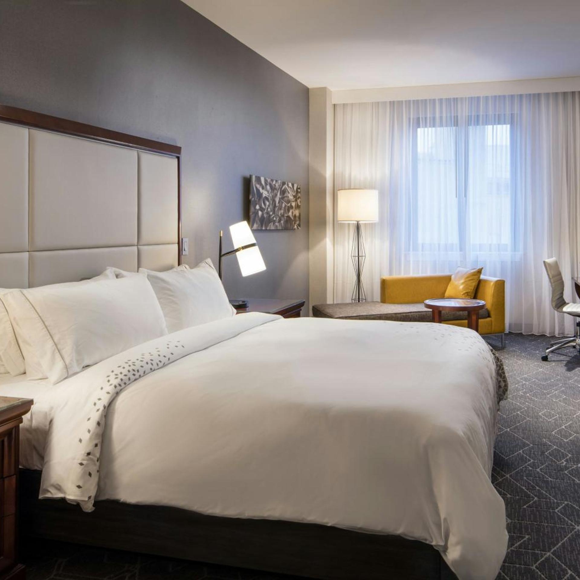 Room, King Bed, Club Floor