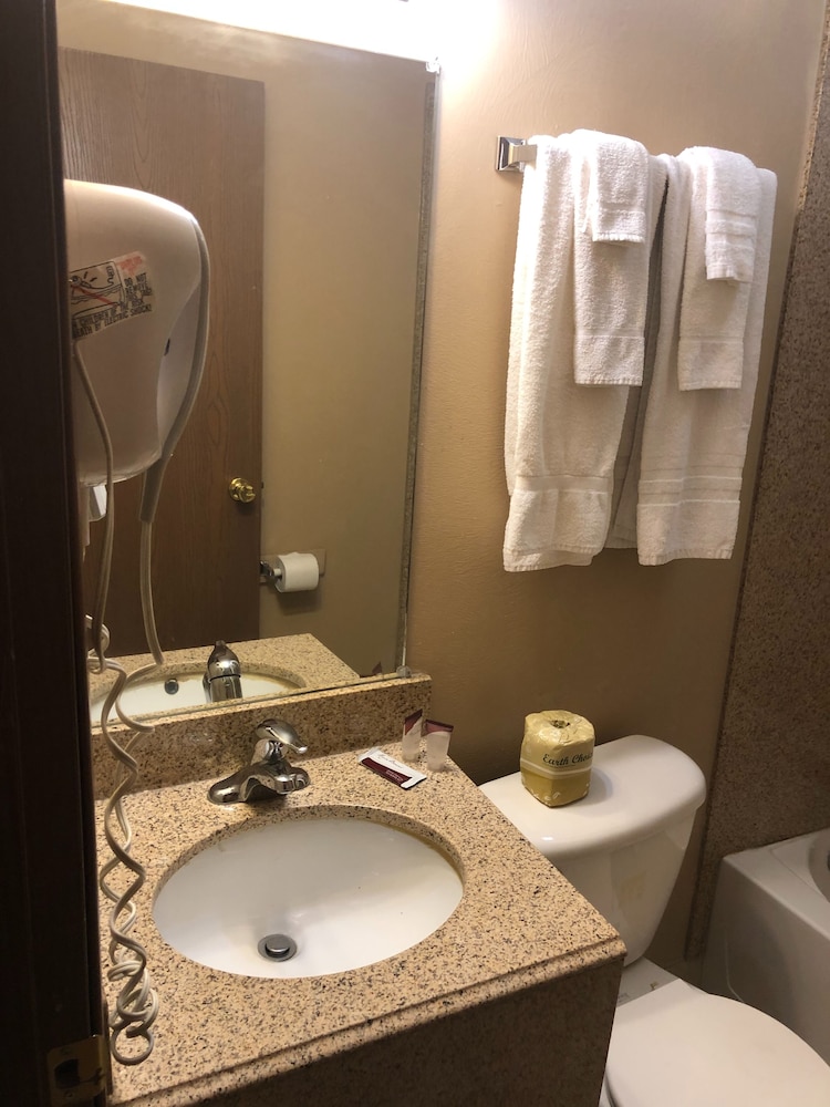 Rodeway Inn And Suites Riverton 13/23