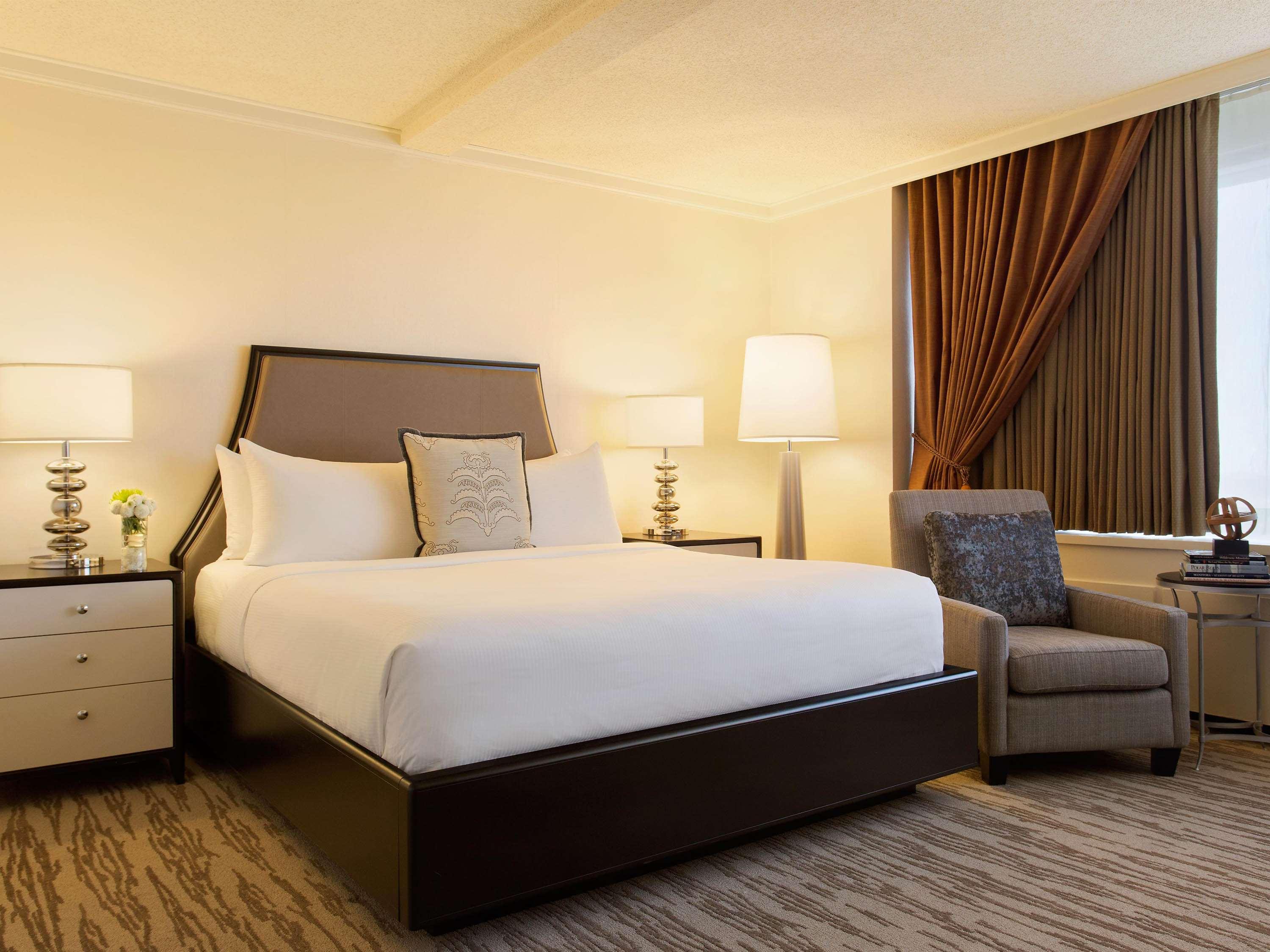 Exclusive, Fairmont Gold, King Bed, Lounge Access, Corner