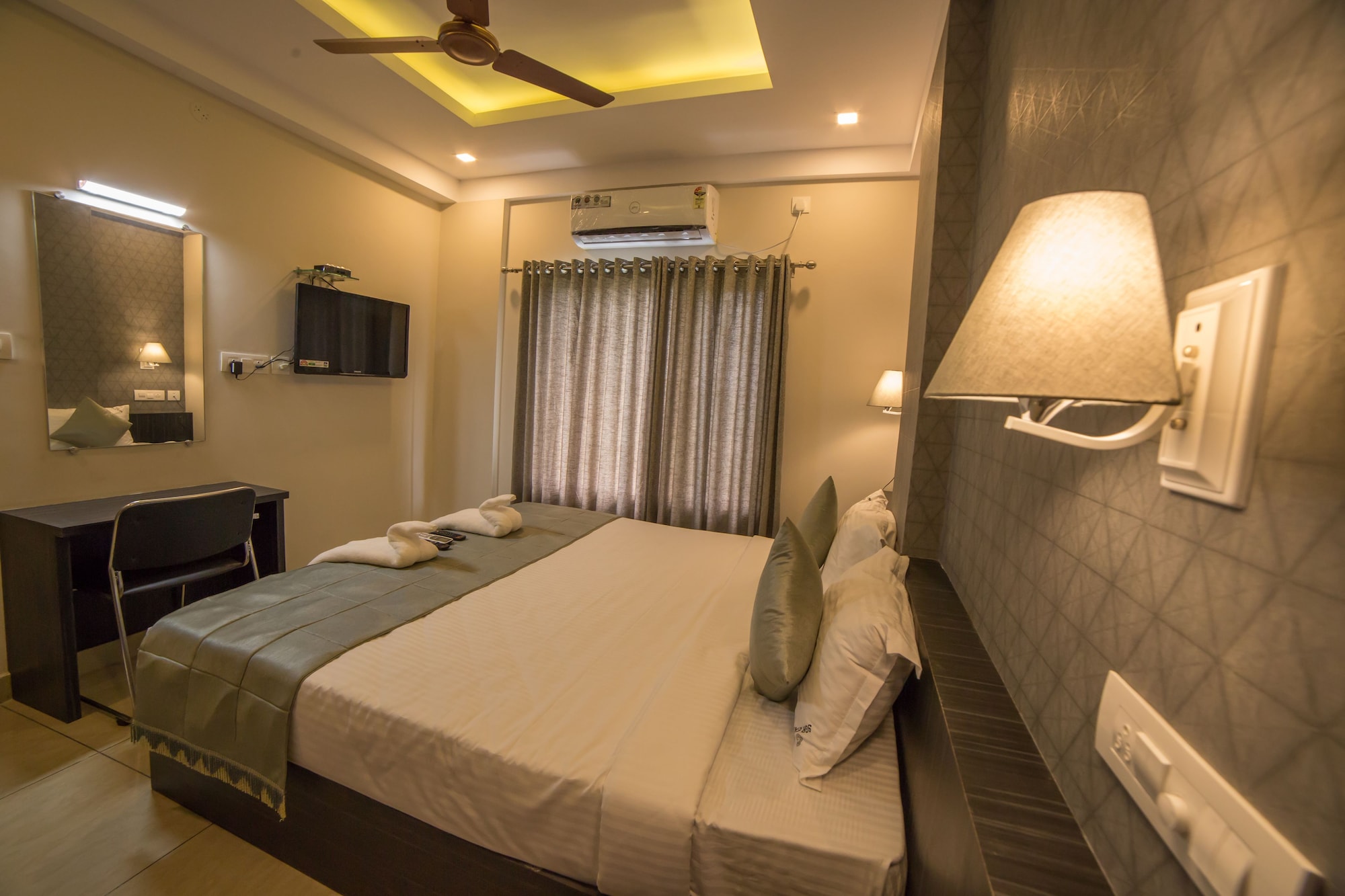 غرفة سوبيريور بسرير كينج، South Gate Residency 2/3