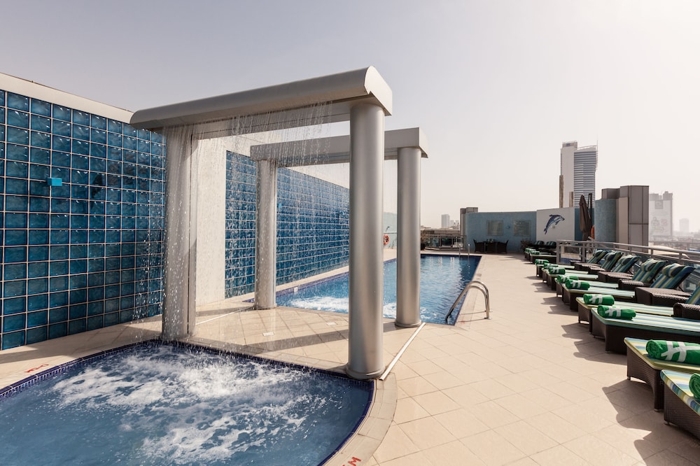 swimming pool spa