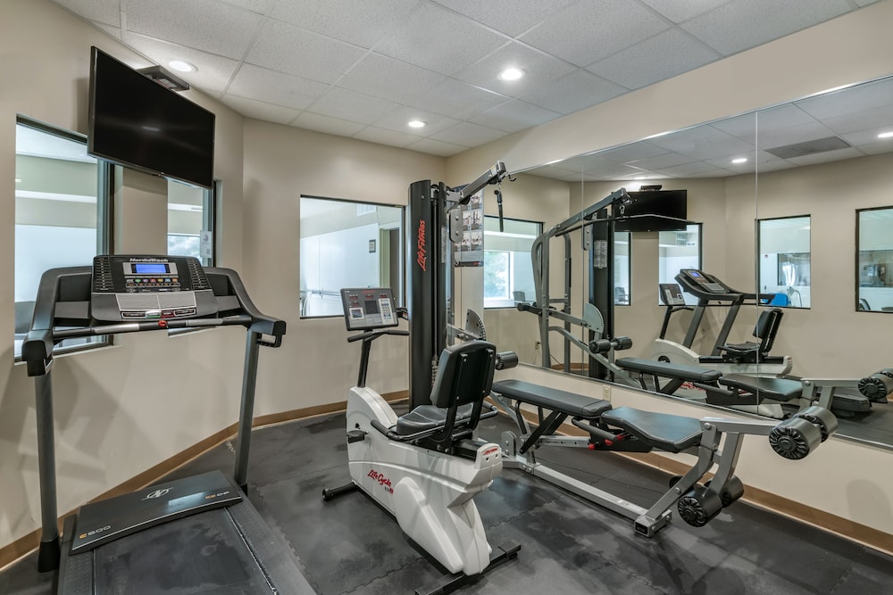 Comfort Inn & Suites St. Louis O Fallon 20/34