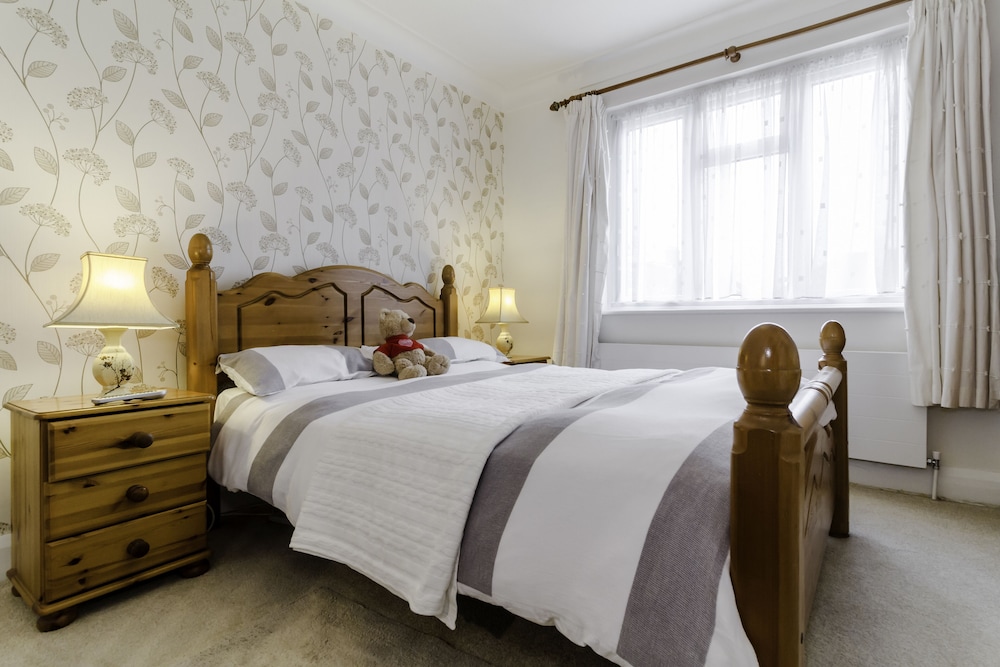 Brooklyn House Bramley Road 14/40