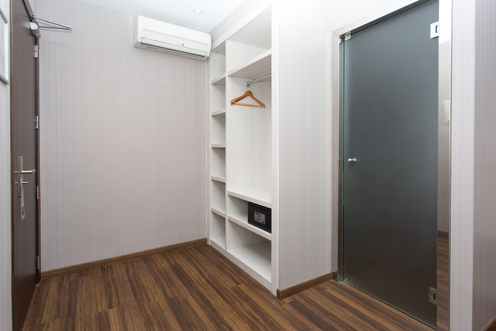 Hostal Opera Ramblas 22/38