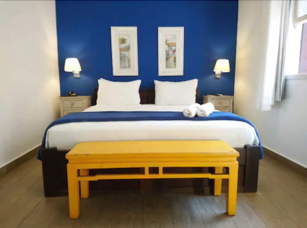 DELUXE, DOUBLE BED