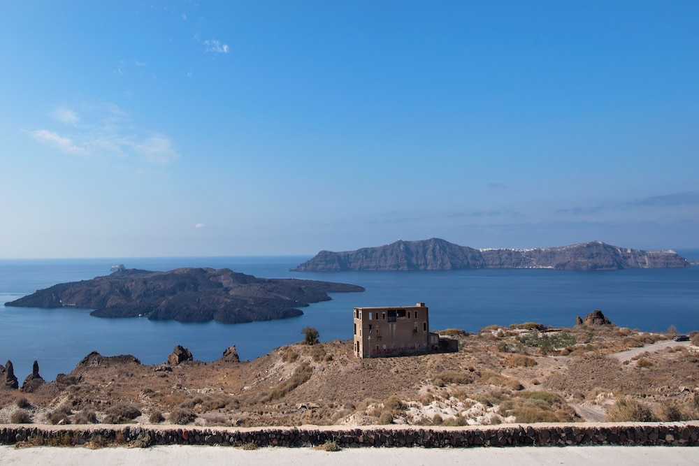 Astir Thira 51/57