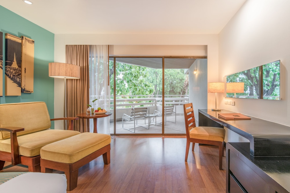 The Regent Cha Am Beach Resort 50/75