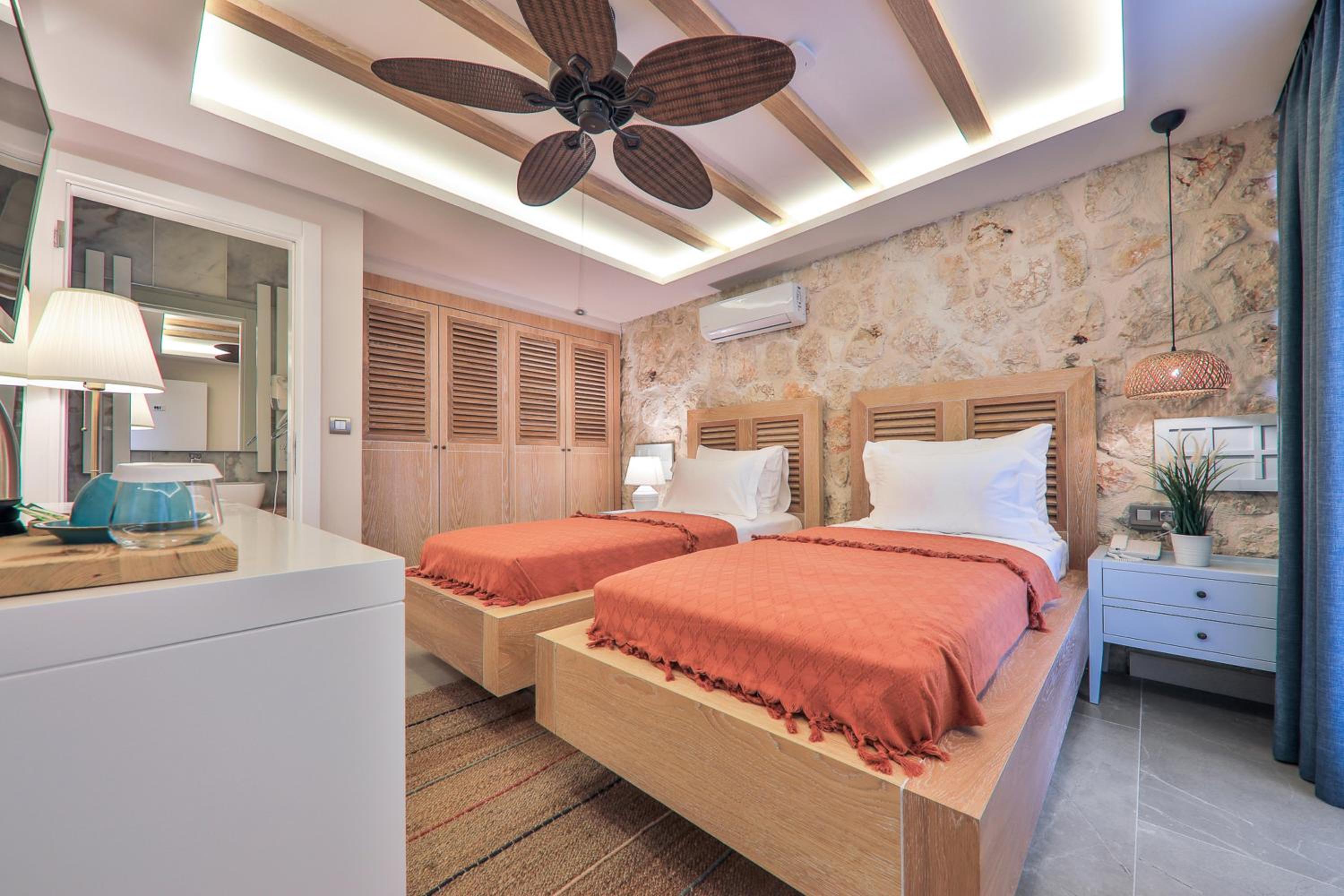 Standard, Twin Beds
