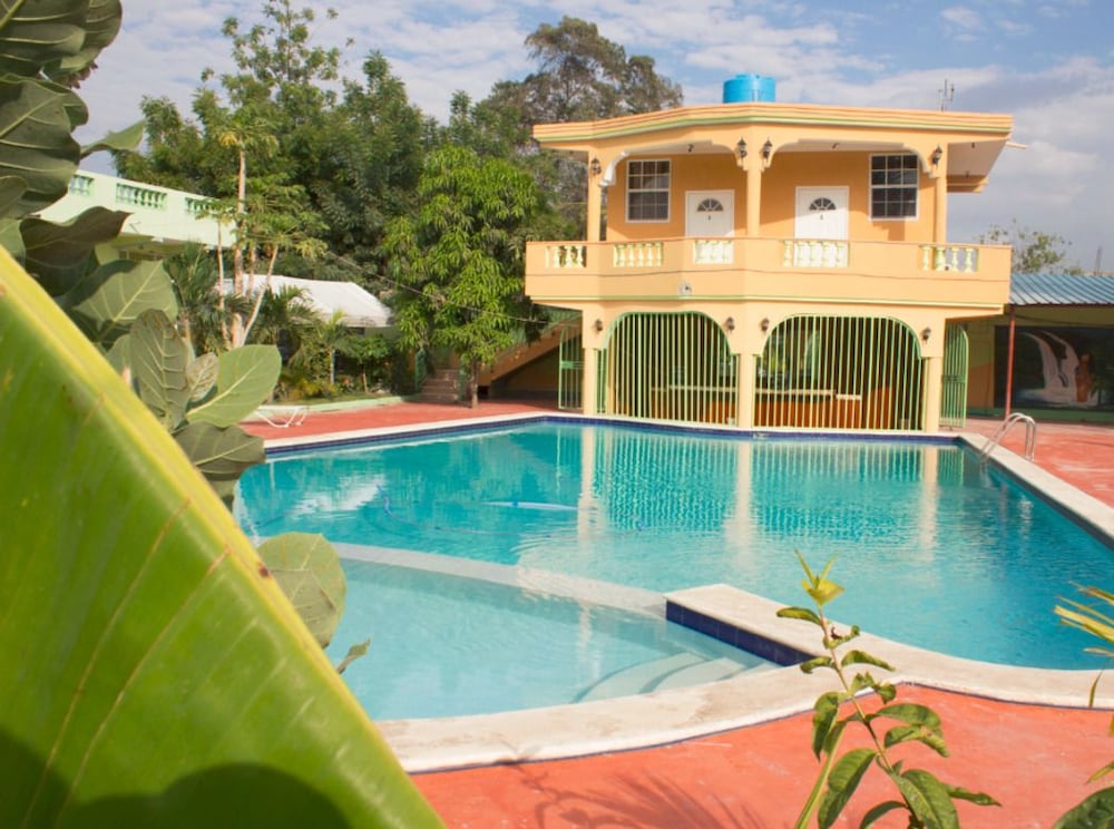 La Cayenna Hôtel Et Restaurant 9/39