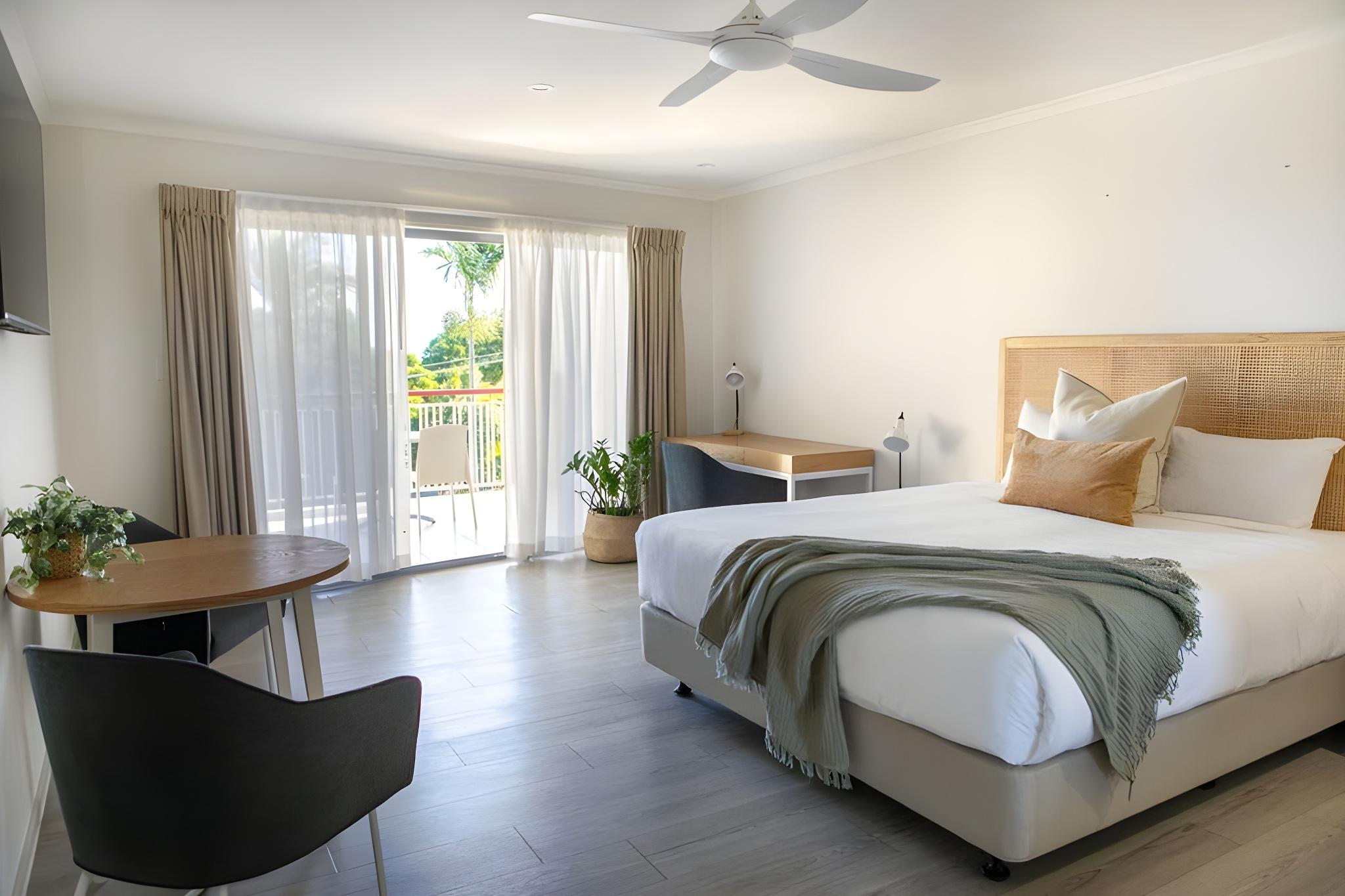 Deluxe, King Bed, Hot Tub