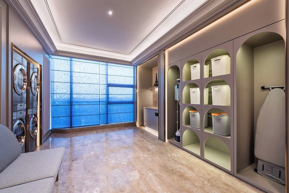 Mercure Nantong Suxitong Riverside 19/42
