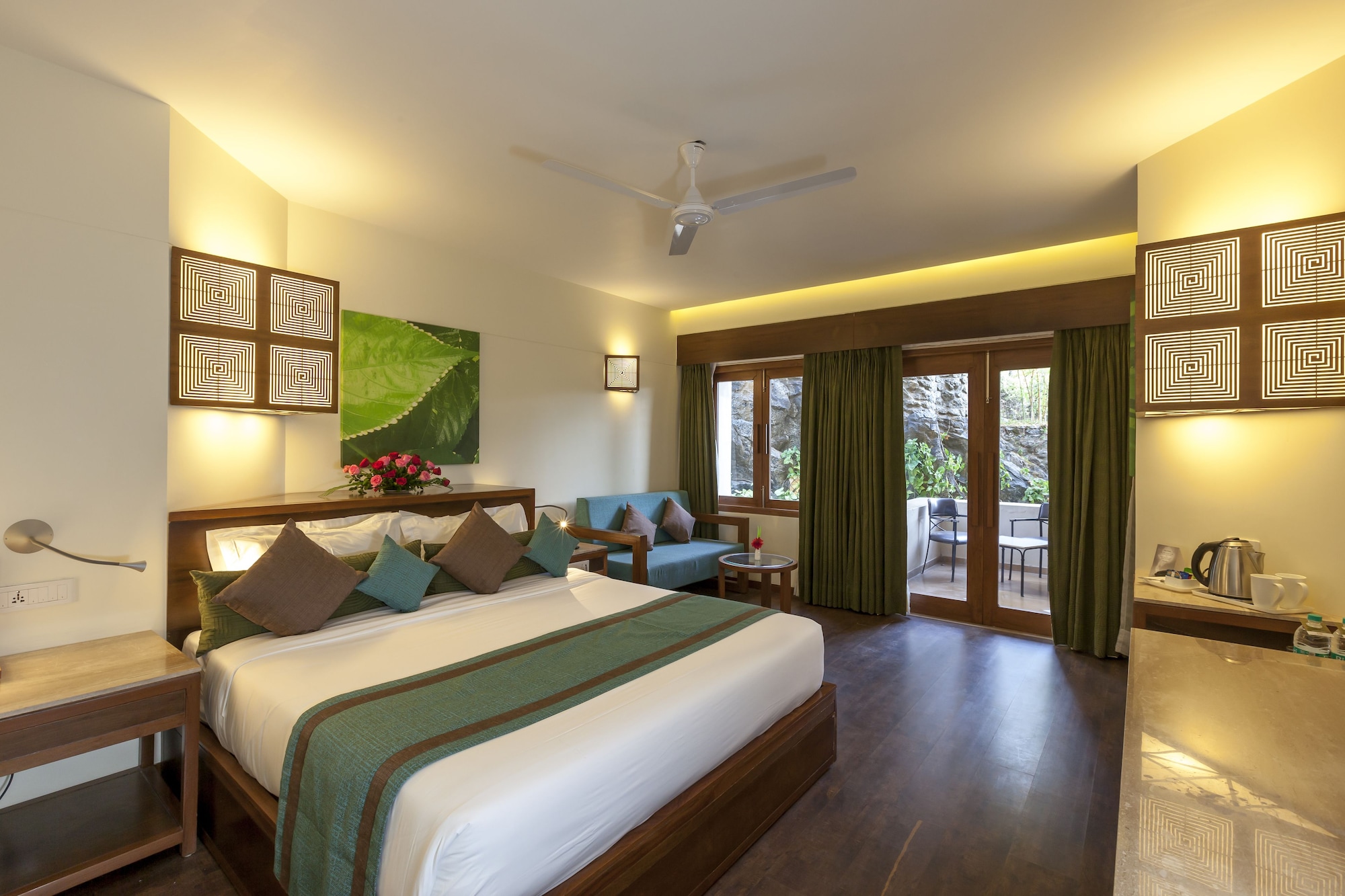 LUXURY, KING BED, POOL VIEW