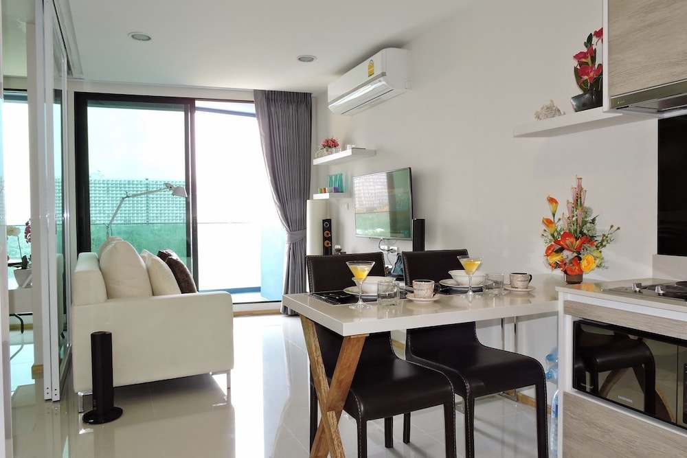 Acqua Condominium 34/50