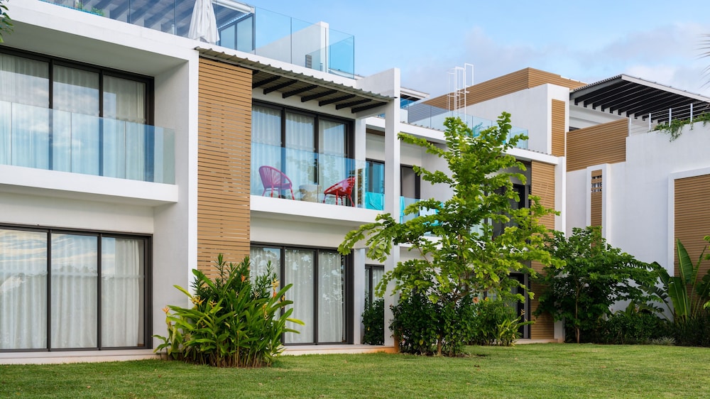 Villasun Seafront Apartment at Cap Ouest 25/29