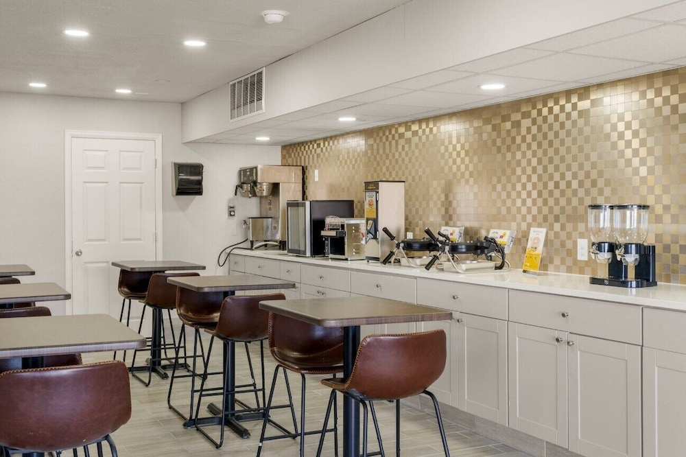 Days Inn by Wyndham Wheat Ridge/Denver West 33/44