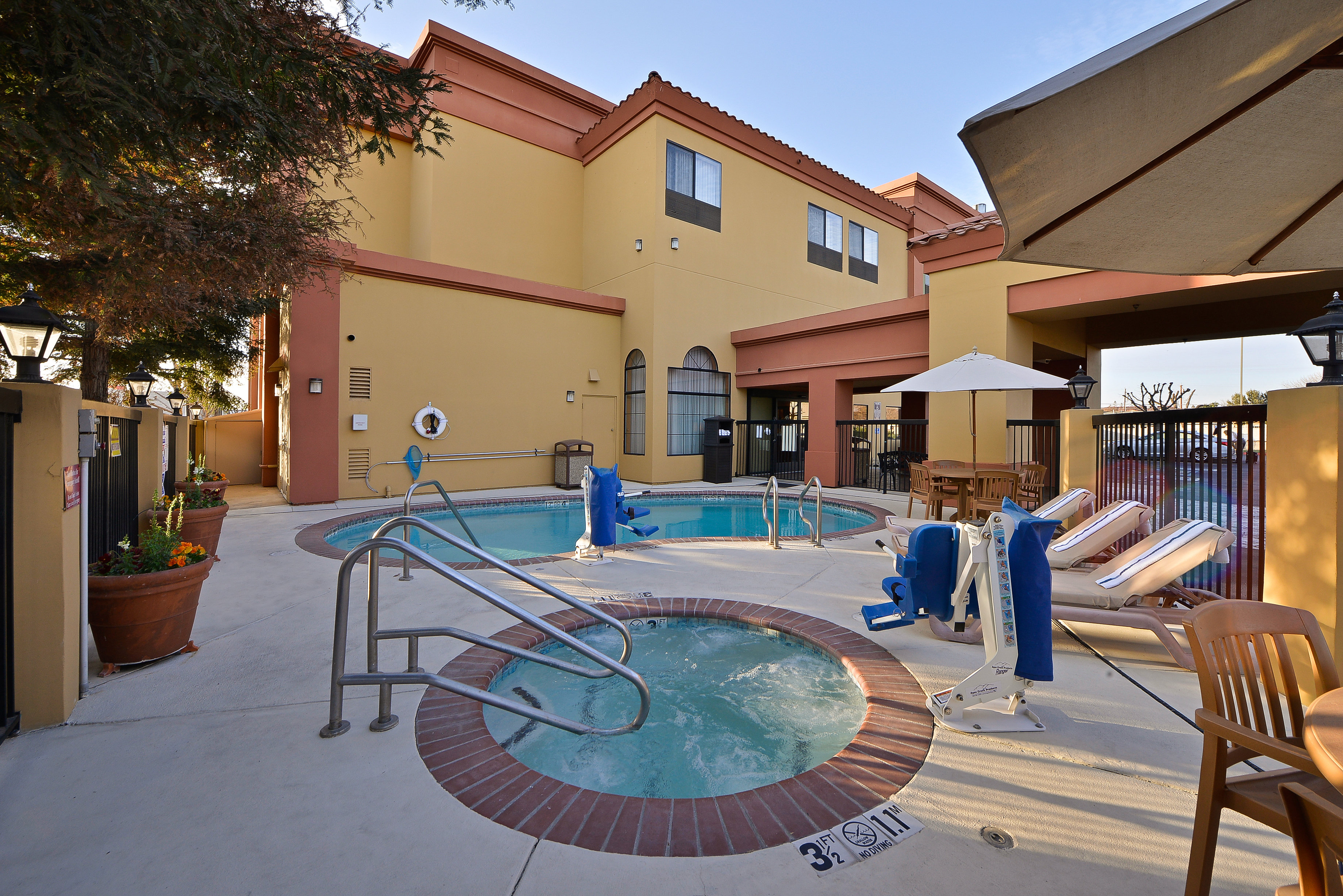 Best Western Plus Fresno Inn 24/50