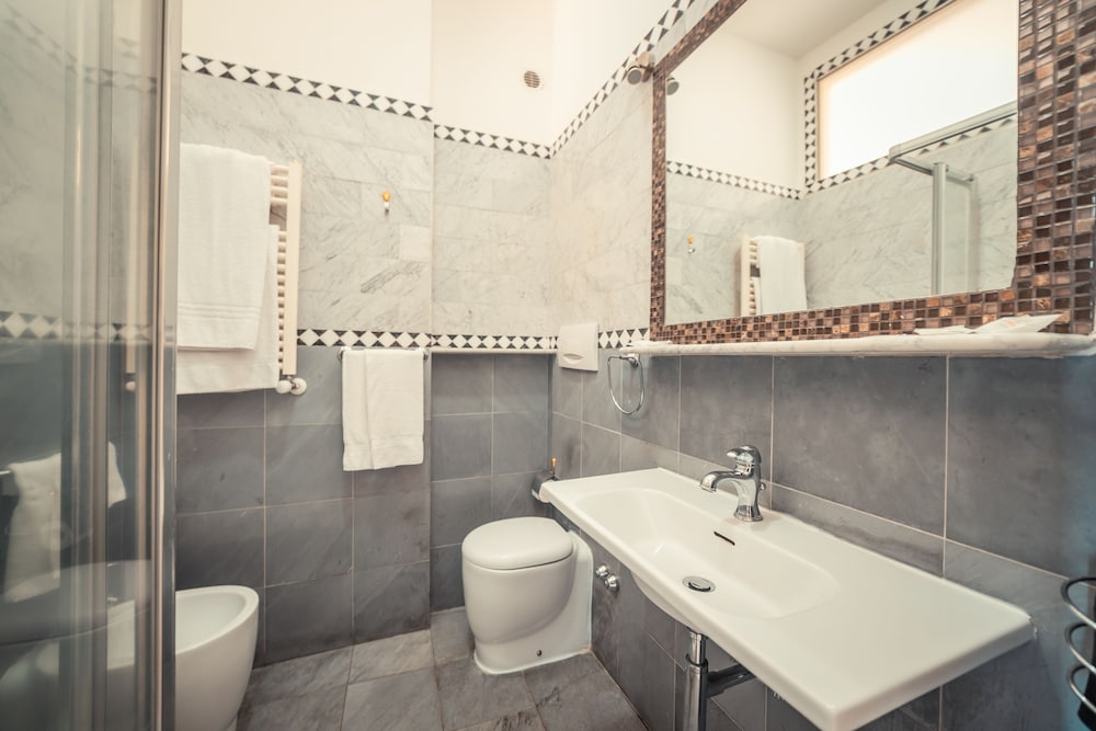 غرفة ديلوكس بسرير مزدوج بإطلالة على البحر بشرفة، Splendid Hotel Taormina 6/6