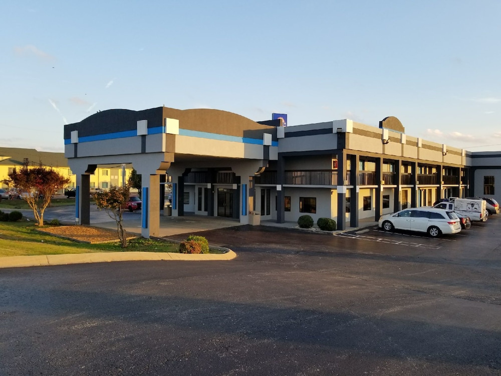 GATEWAY INN AND SUITES 7/39