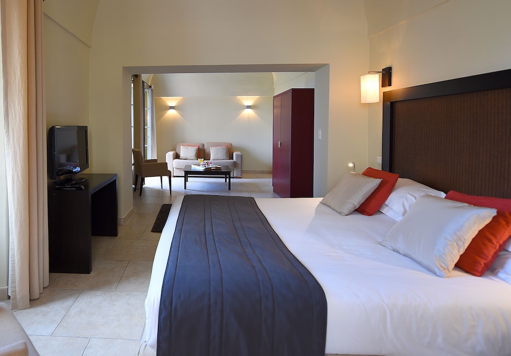 SUPERIOR, SUITE, KING BED, CITY VIEW, SOFA