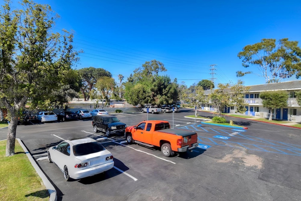 Motel6 San Diego, CA - North 10/61